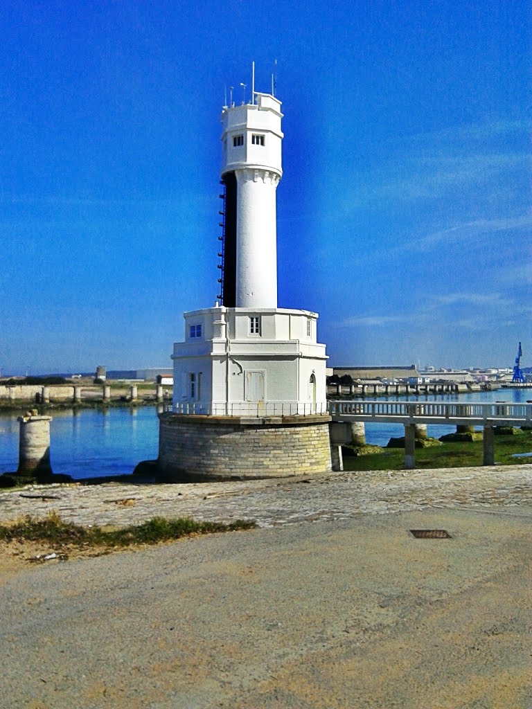 Phare by Pierre M.