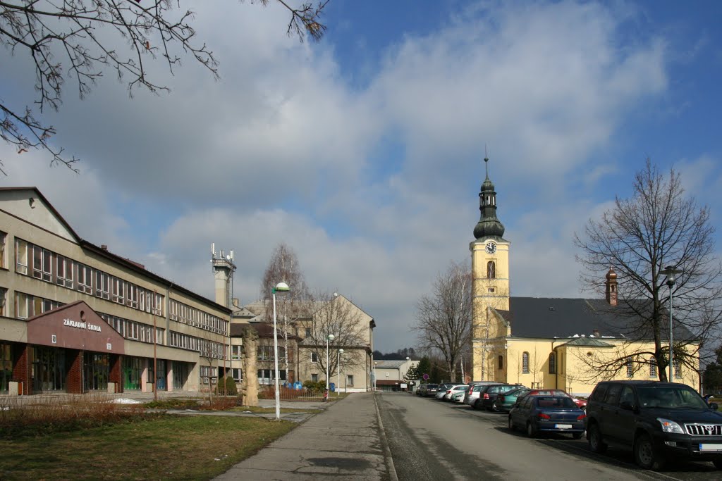 Základní škola a kostel v Dobré by FotoMor