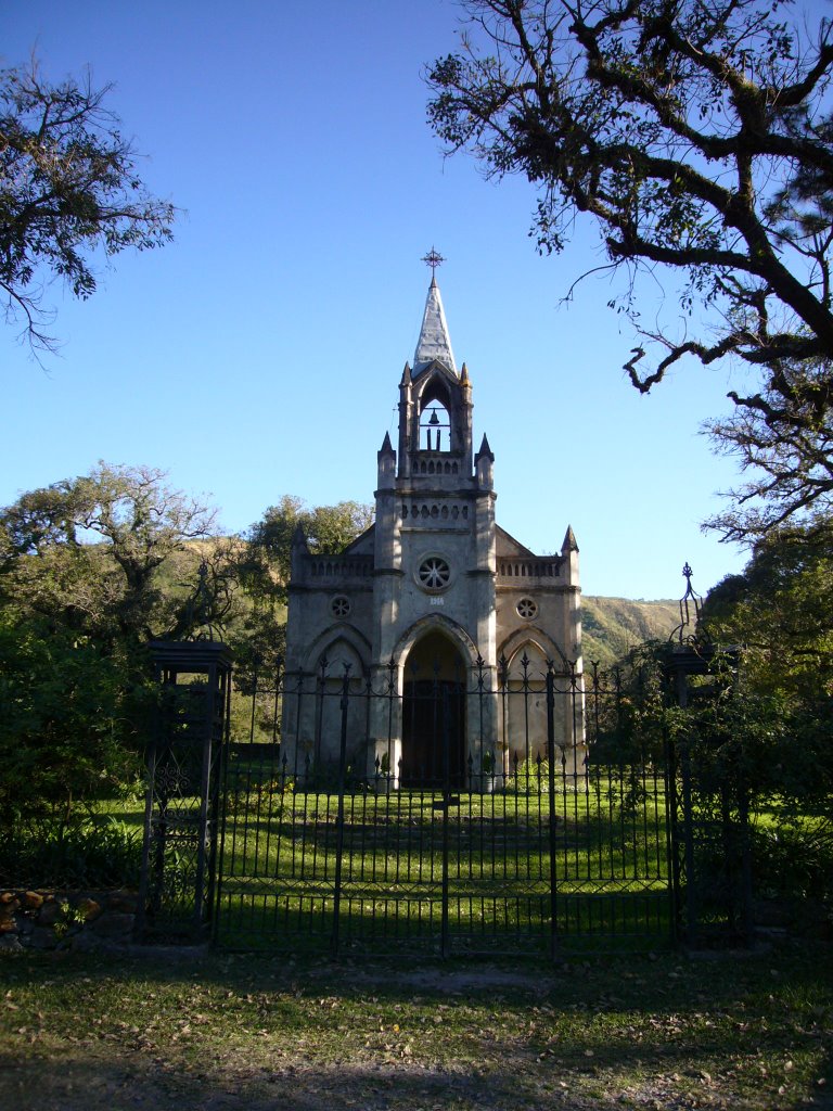 Iglesia en Campo Quijano by Tito Gossen