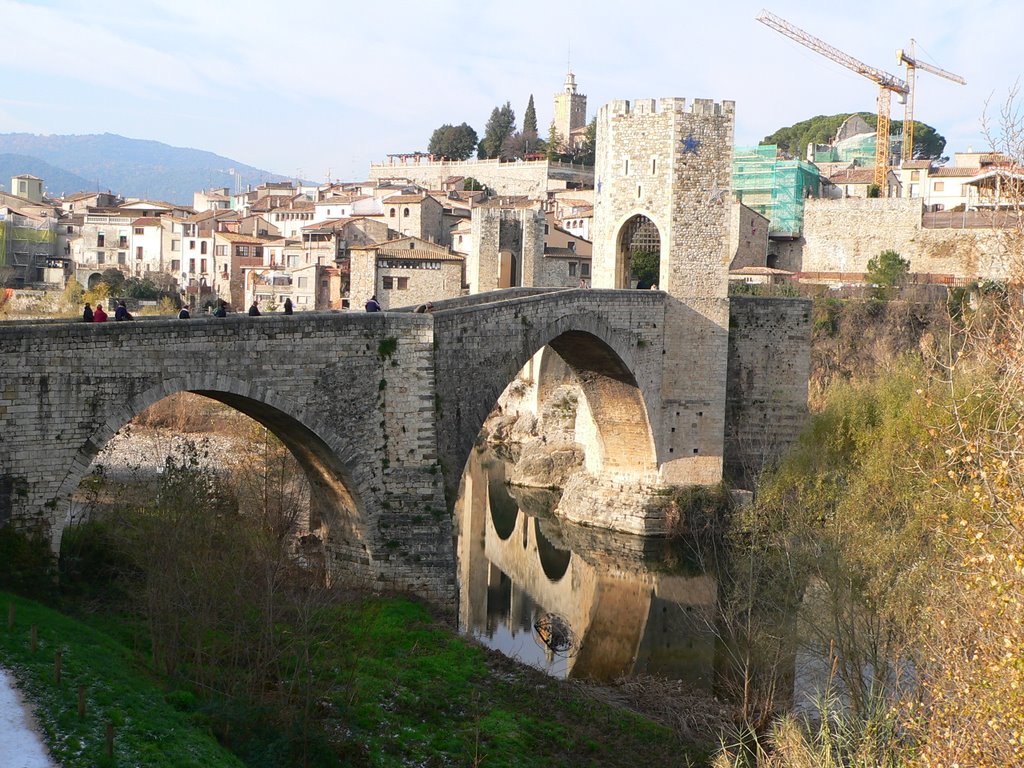 Besalu Puente Romano by © xeima