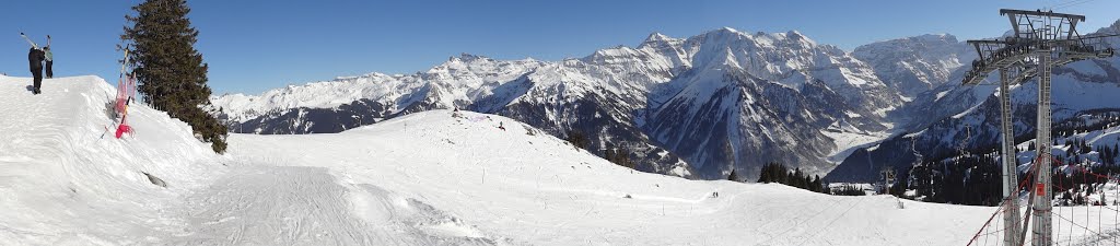 Gumen (Braunwald) - Panorama view to the valley by saschafuchs