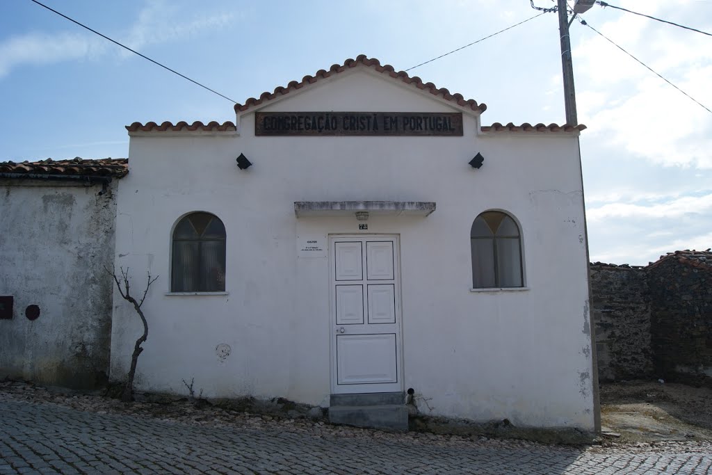 CASTELO MELHOR - Castelo Melhor - SALÃO DE CULTO DA CONGREGAÇÃO CRISTÃ EM PORTUGAL by LUÍS A. D. LIBERAL