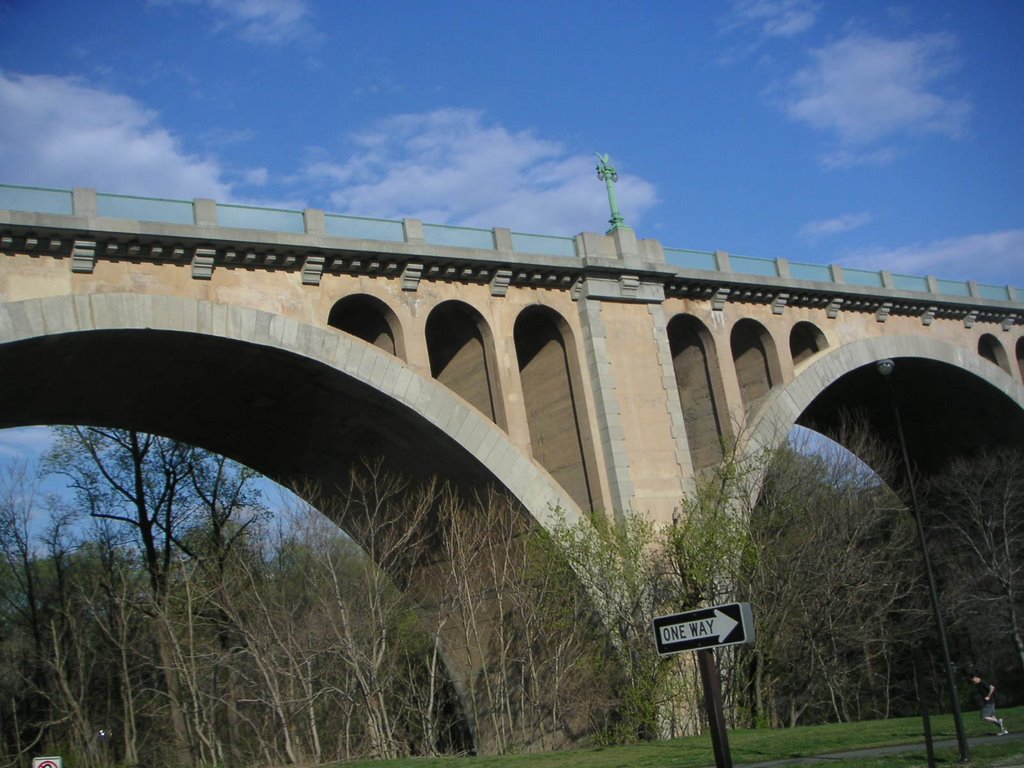 Connnecticut Avenue - Taft bridge by bullonboyd