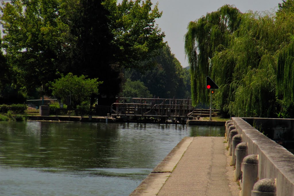 Canal de Garonne - Agen, Tarn-et-Garonne, Midi-Pyrénées, Francie 2009 by Canalous Guidemar