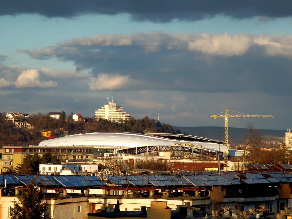 Cetatuia si Cluj Arena - zoom de pe platoul Calvaria by radu bulubasa