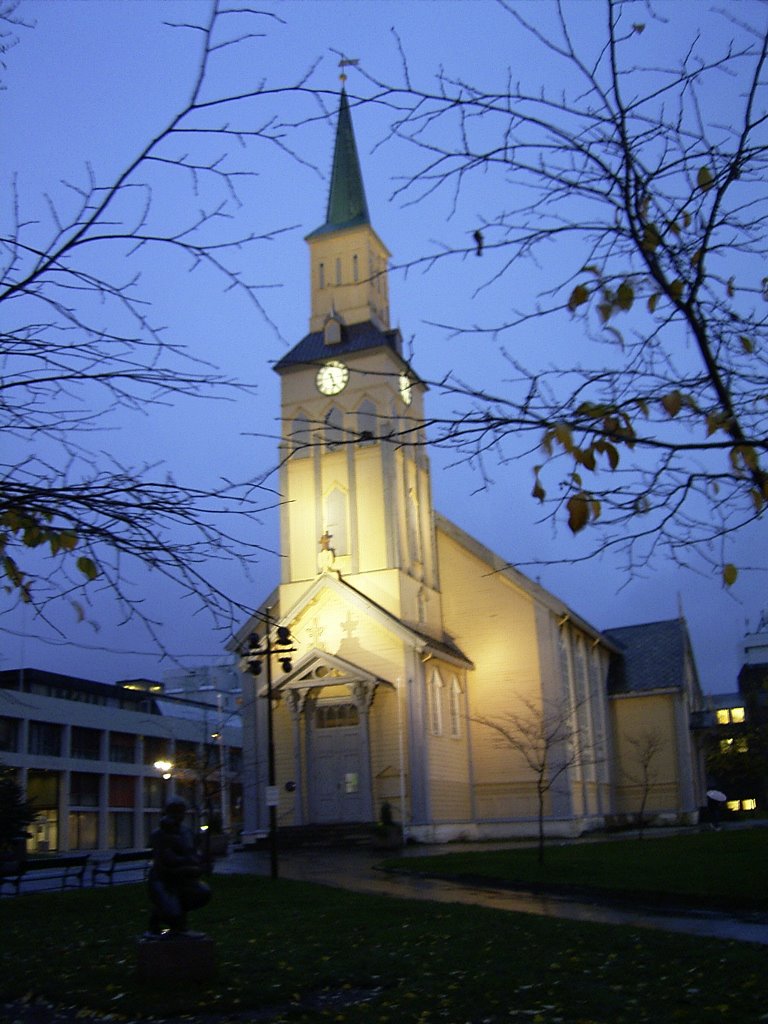 Kirche in Tromsö by norgewim