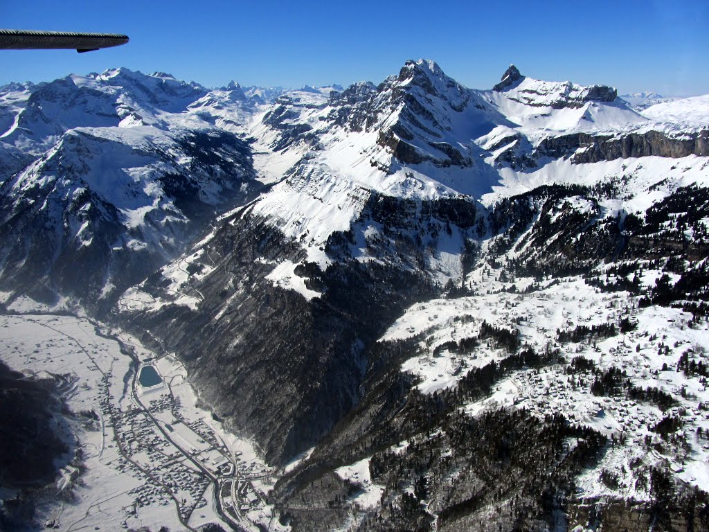 Lintthal e Braunwald (vista aerea invernale) by Claudio Pedrazzi