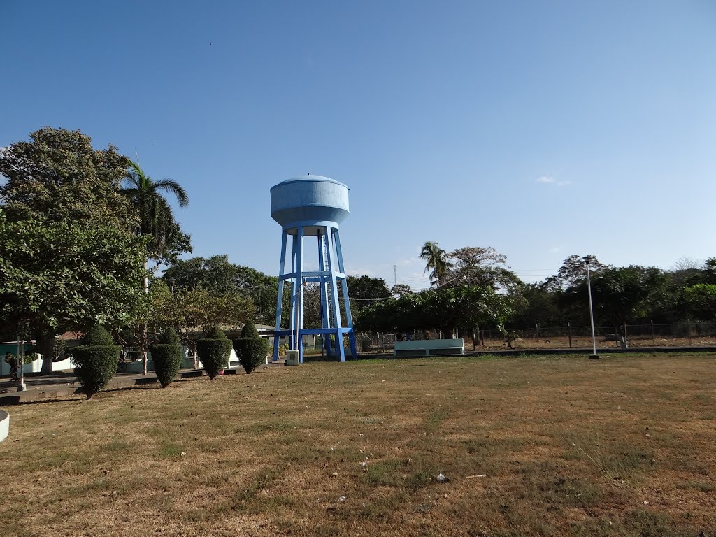 Tanque de agua en Palmira de Carrillo by Gino Vivi