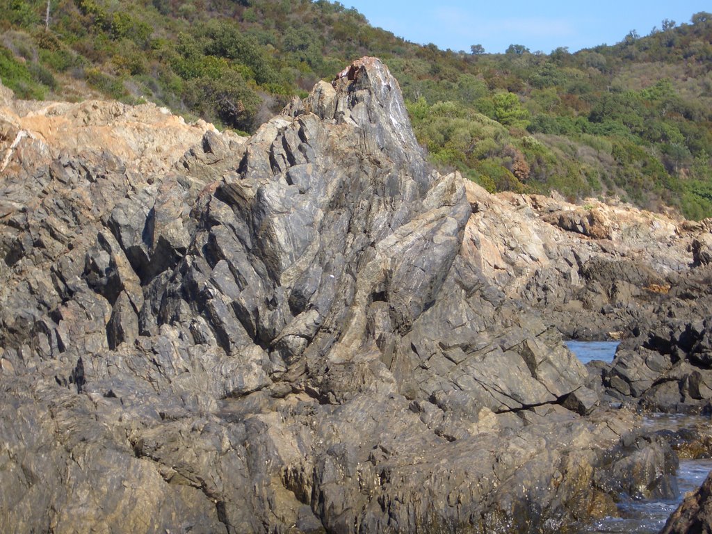 Felsen im Meer by Wolfgang Markl