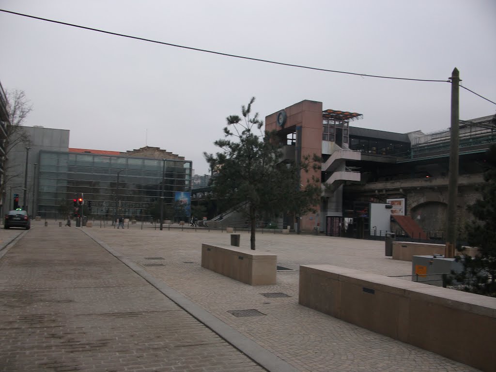 Place des archives lyon by Salomon BARZILAI & Jerome IBY