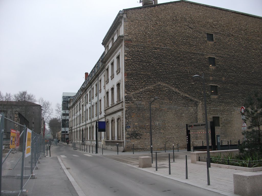 Place des archives lyon by Salomon BARZILAI & Jerome IBY