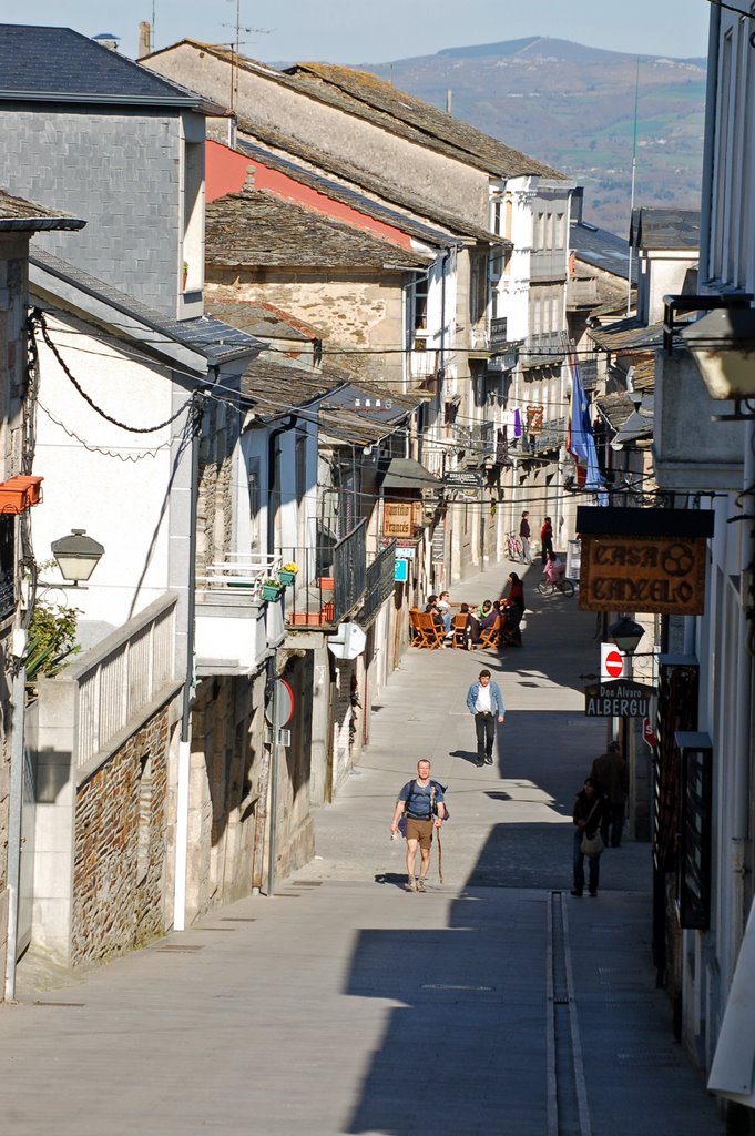 Rúa Maior, Sarria by Colin Hughes