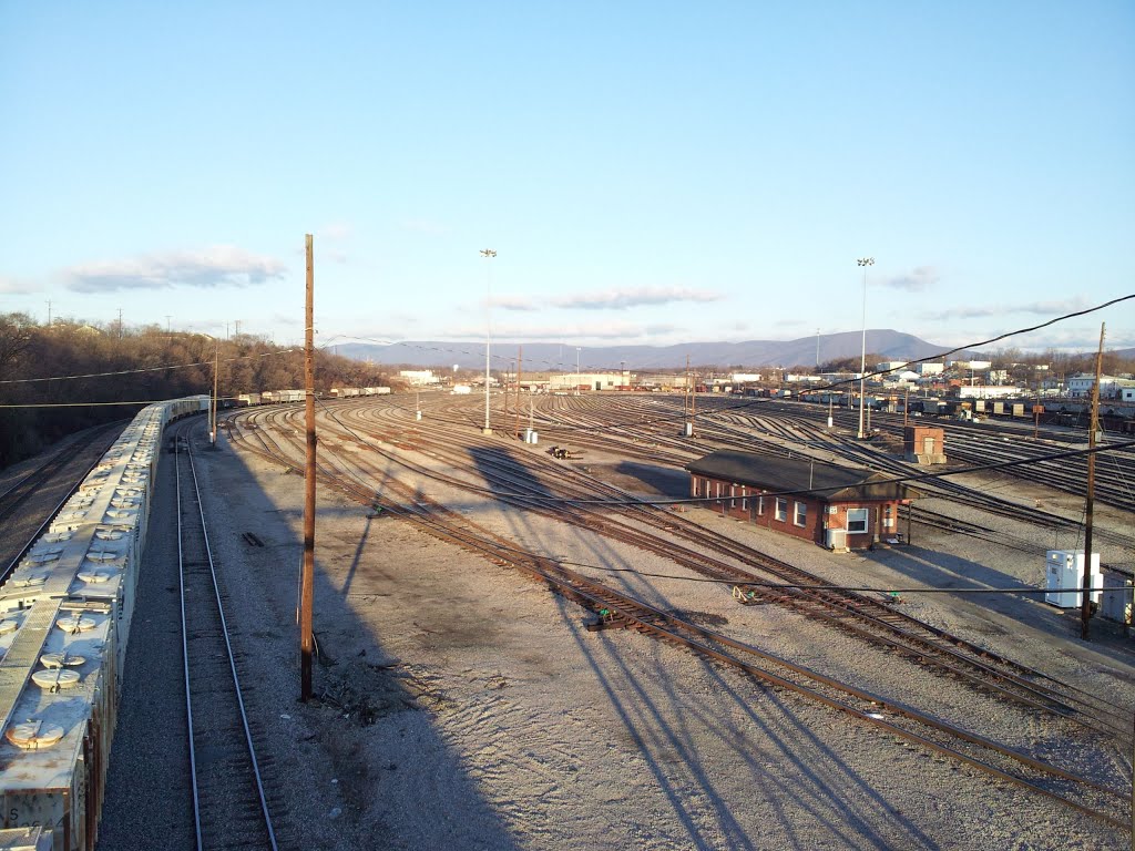 Empty hump yard by DieselDucy