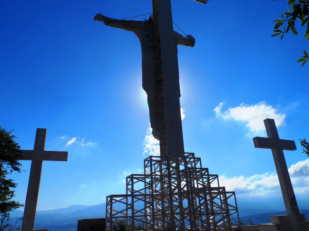 Las tres cruces del mirador by Mateo-traveler