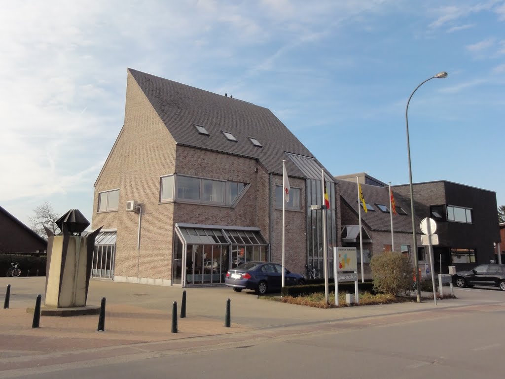 Gemeentehuis Nieuwerkerken by Pascal Van Acker