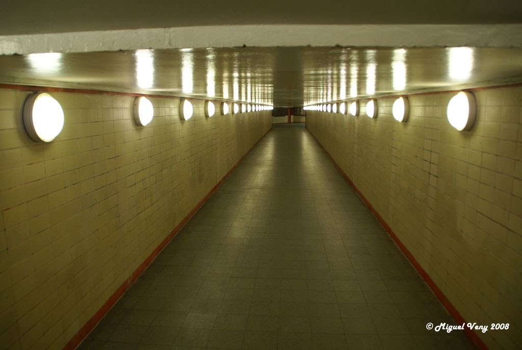 «Estación Oranienburber Straße» U-Bahn (Metro berlinés) - c/ Oranienburber Straße - Barrio: Mitte - Berlín - Alemania by Miguel Veny