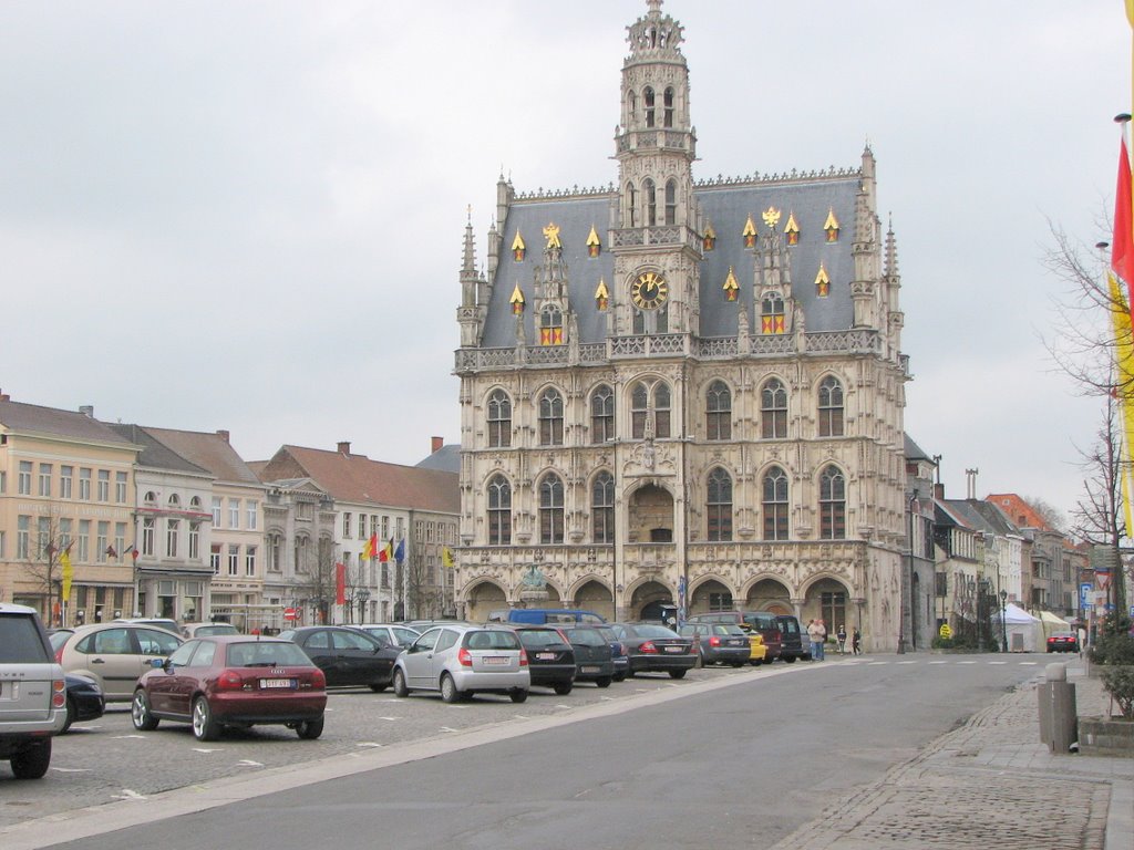 Oudenaarde stadhuis by Wim Schut