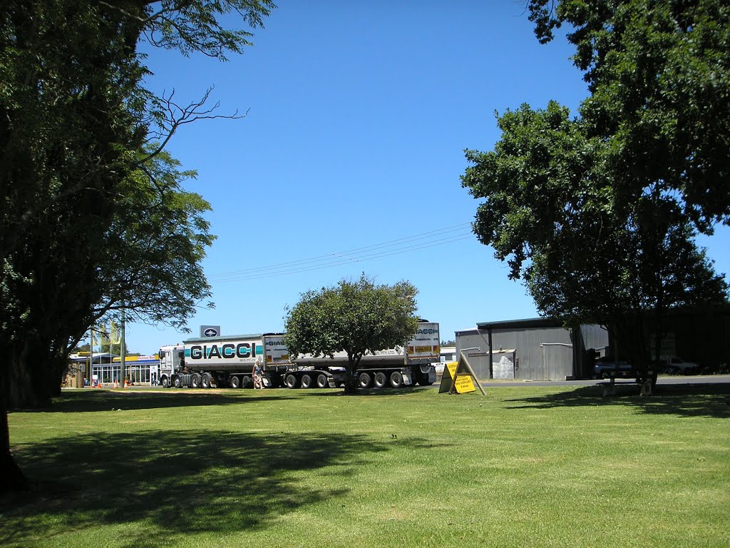 A park at Donnybrook by sugarbag1