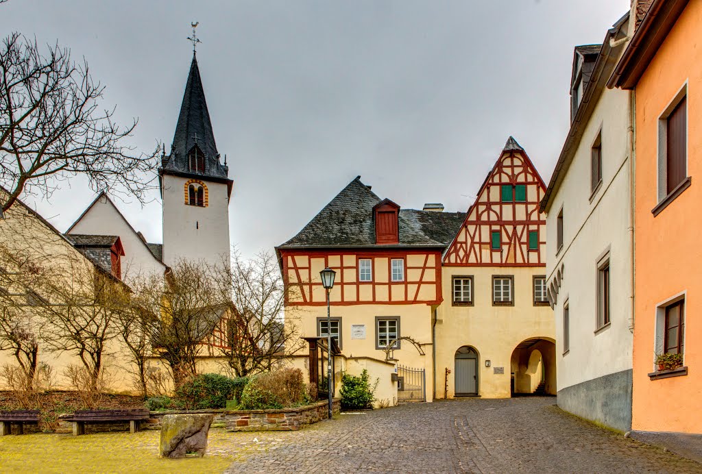 Altes Rathaus und Kirche Fankel by Heinz Peierl