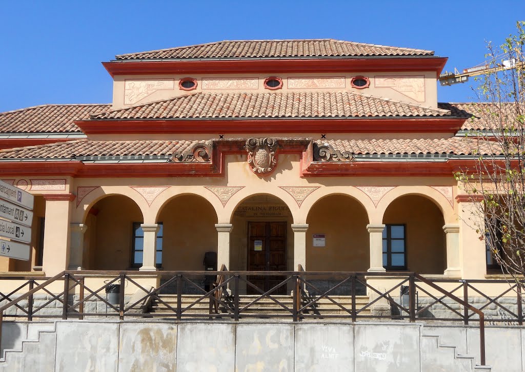 Tona: biblioteca Caterina Figueras by Pedro Salcedo i Vaz