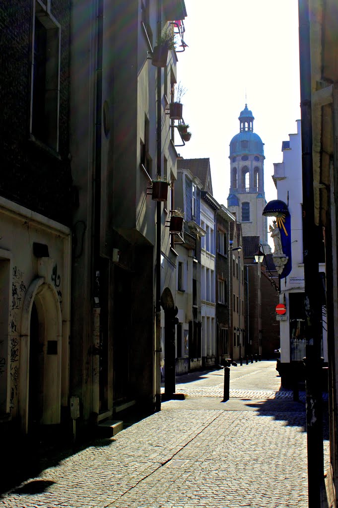 Vrijdagmarktstraatje and Korte Ridderstraat, Antwerp, Belgium by © cvandermeijden