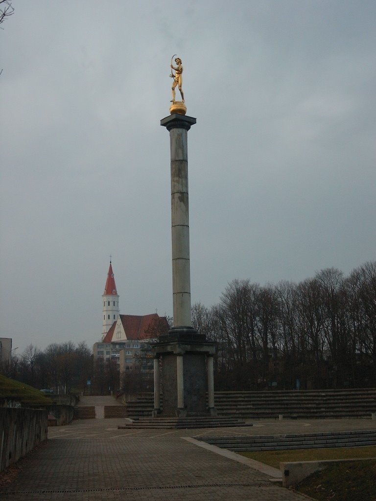 Statue des goldenen Jungen (Auksinis Berniukas), Šiauliai by Ypsioca