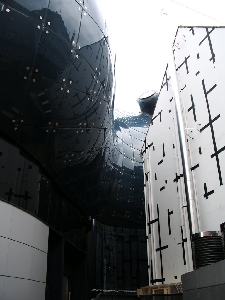 Kunsthaus Graz by Marco Pavan