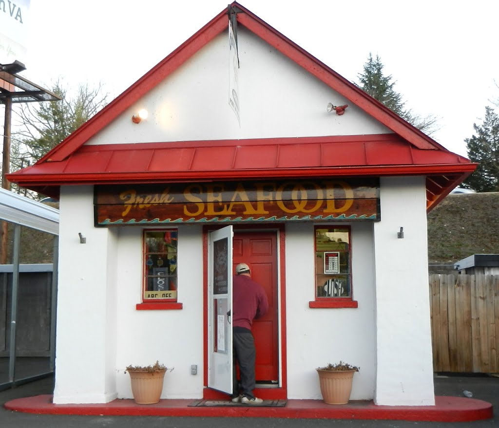 Fresh Seafood, intersection of West Cambridge Street and Jefferson Davis Highway (U.S. 1), Falmouth, VA 22405 by Midnight Rider