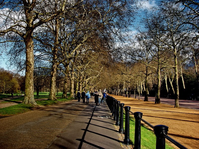 London, UK by Yale ReiSoleil