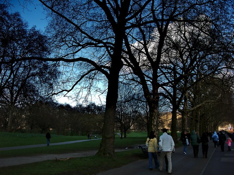 London, UK by Yale ReiSoleil