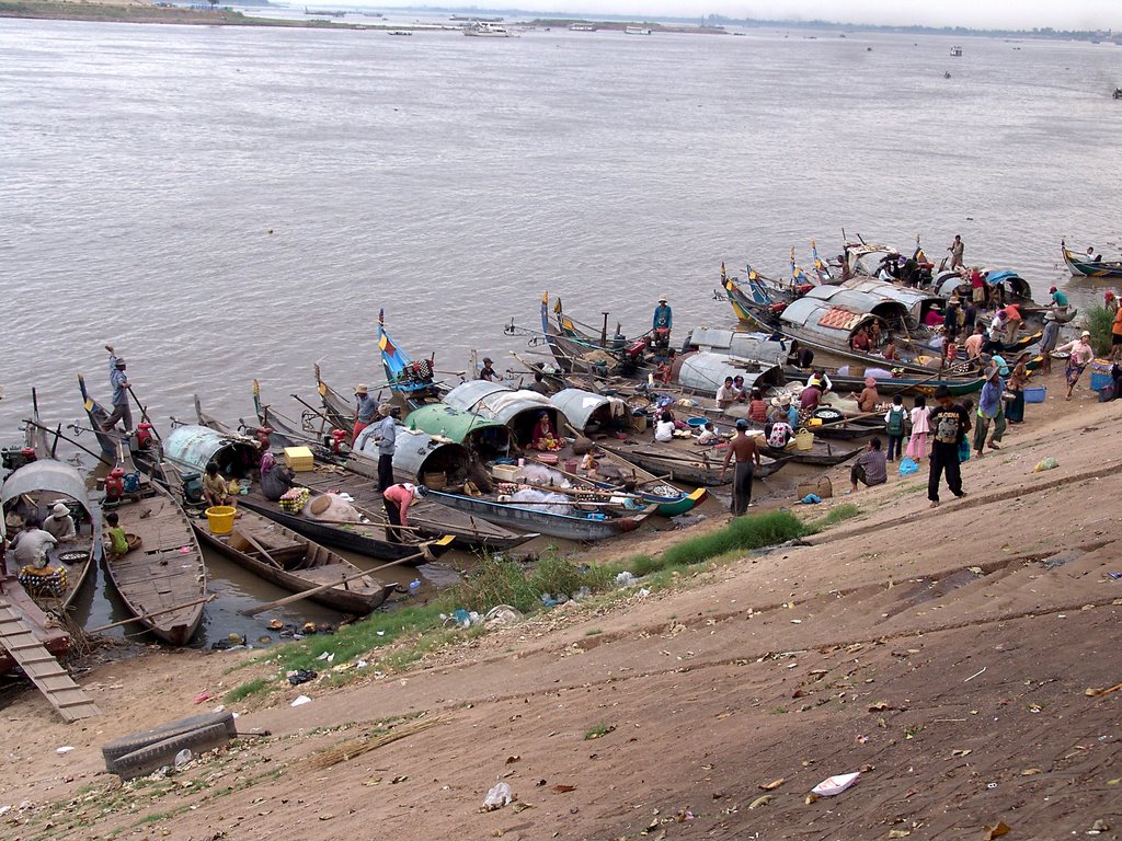 Phnom Penh - rives du Tonle Sab by rokaPic40666