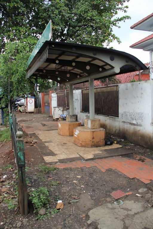 Bus stop on Ampera Raya by Aleksej Magdic