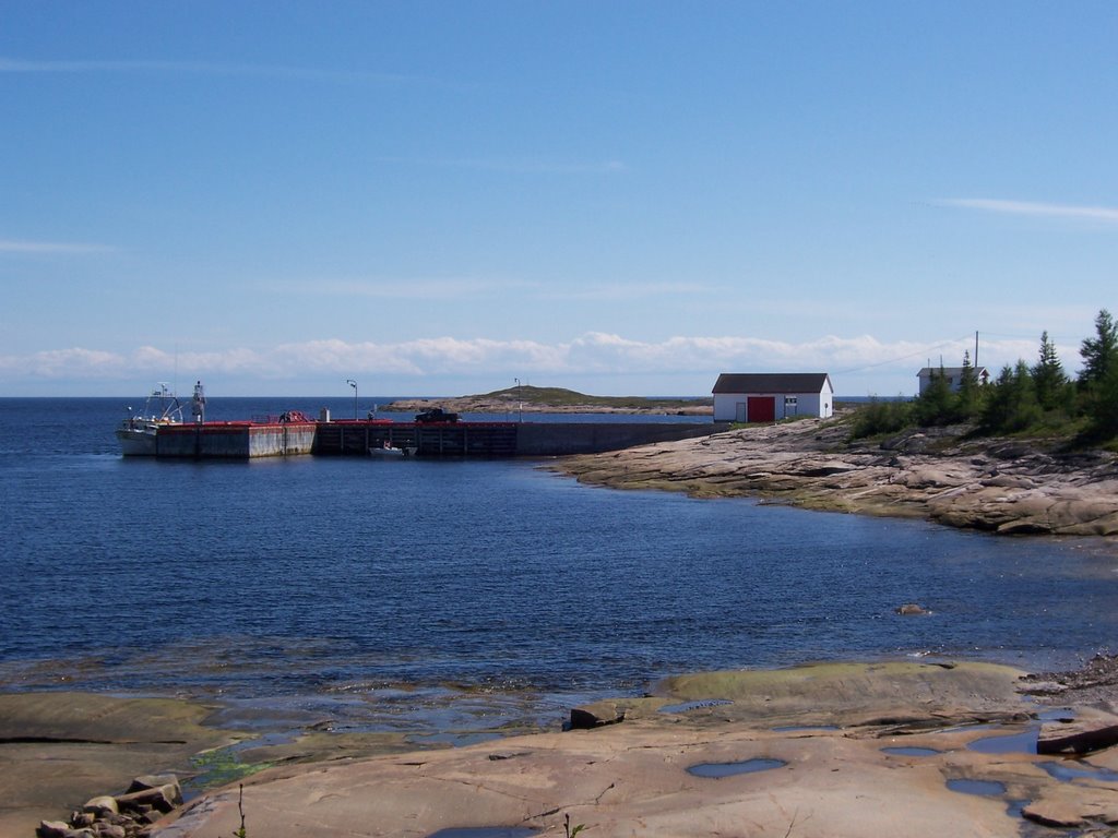 Le quai, Baie-Johan-Beetz, QC by Guillaume Saindon