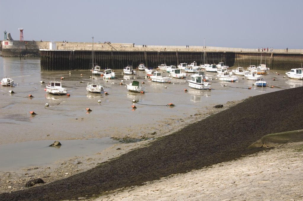 Port en Bessin laagwater by Arwin Meijer