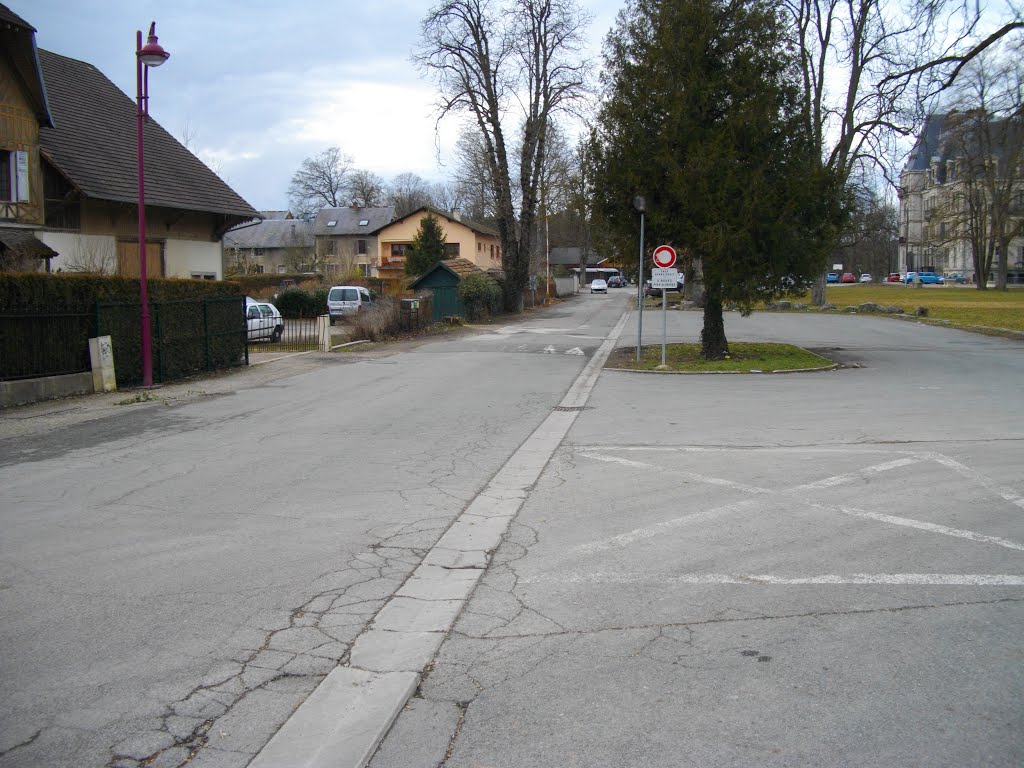 Rue du stade H. Monnier à Morvillars by Claudius B.