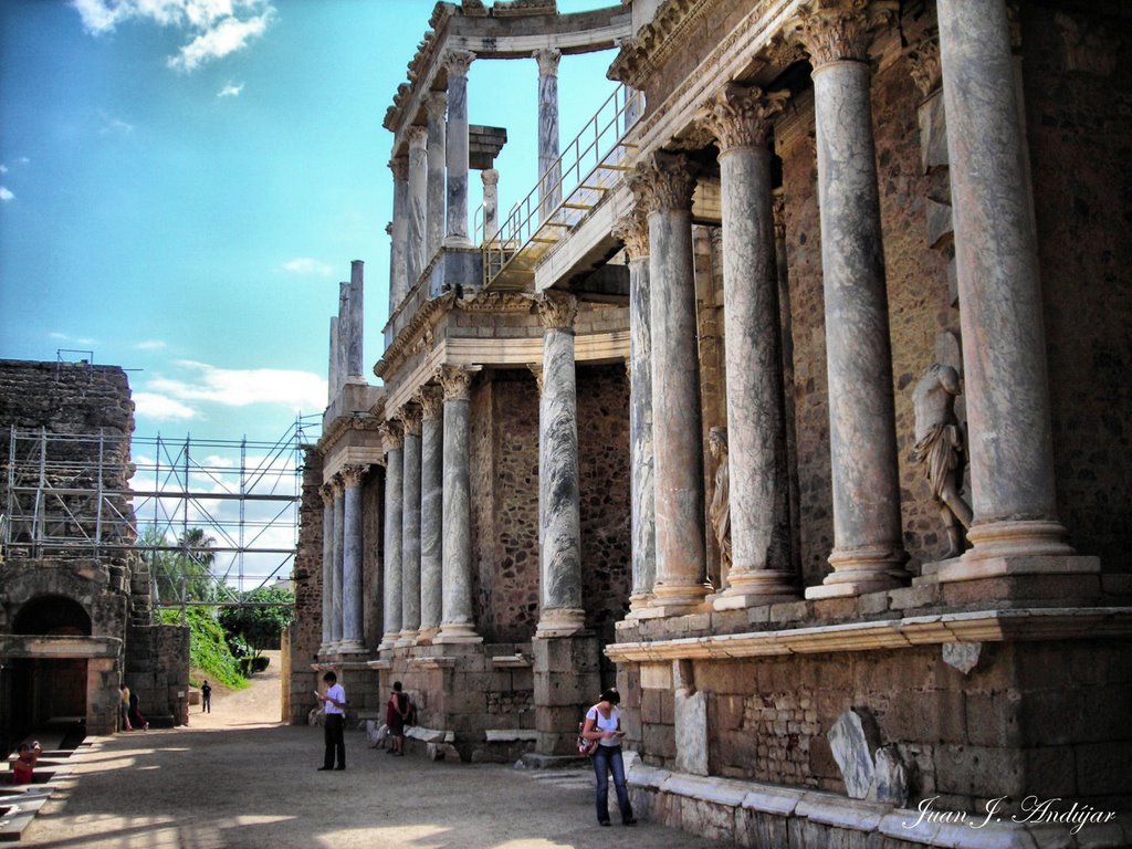 Teatro romano de Mérida. by Juan Jo. Andújar