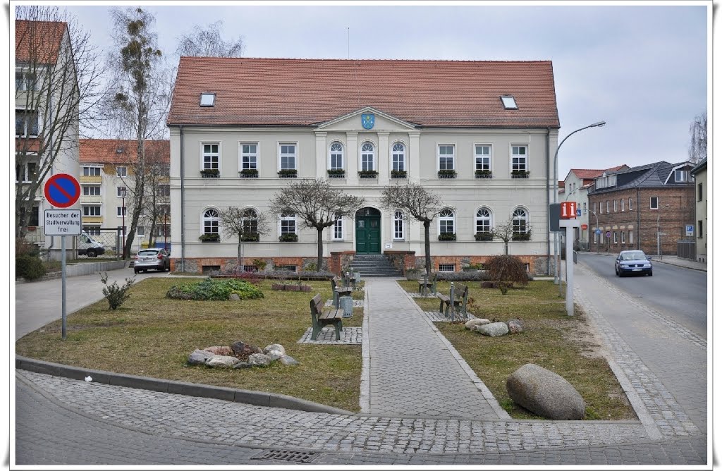 Seelow Rathaus und Standesamt by Matthias Michael Lubisch