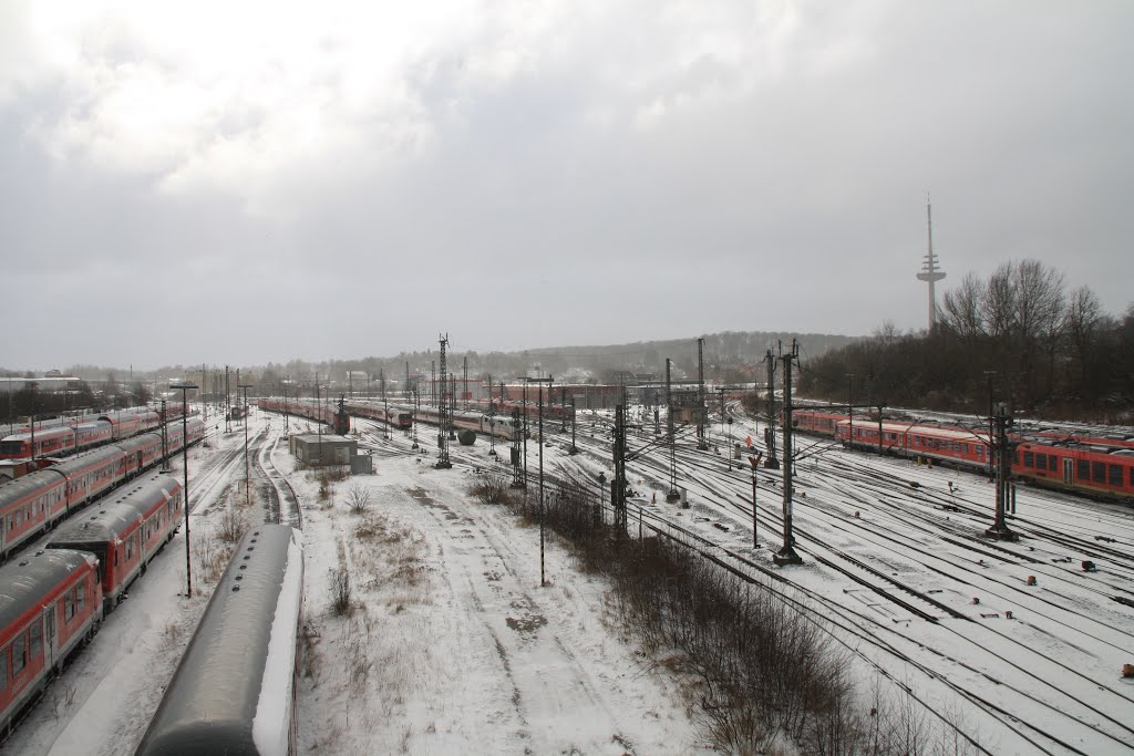 Am Bahnhof by Markus Becker