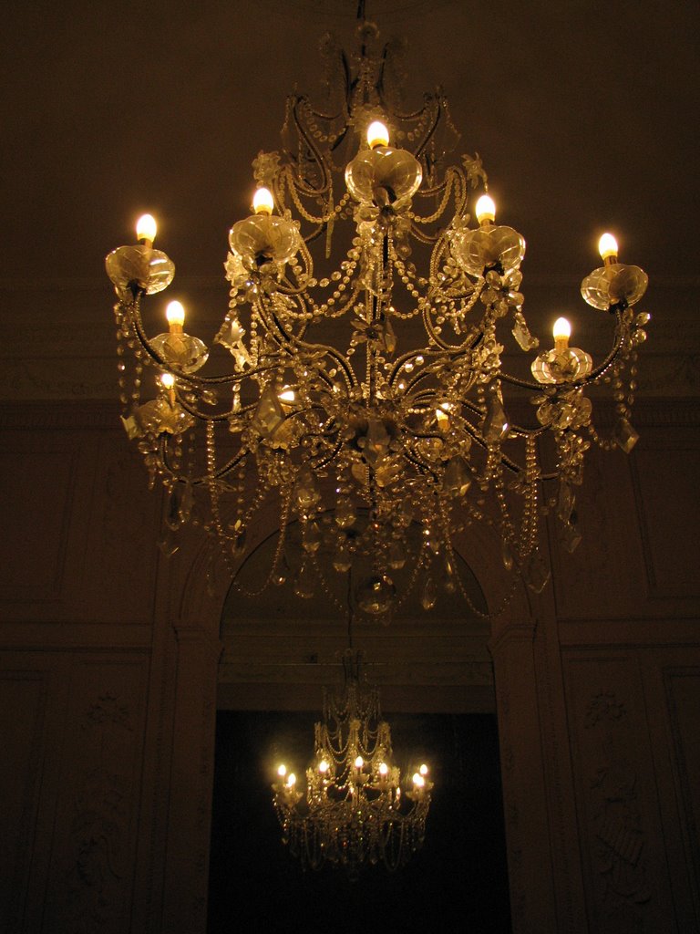 Gouvieux - Domaine des Fontaines : castle light by © SisAnnick