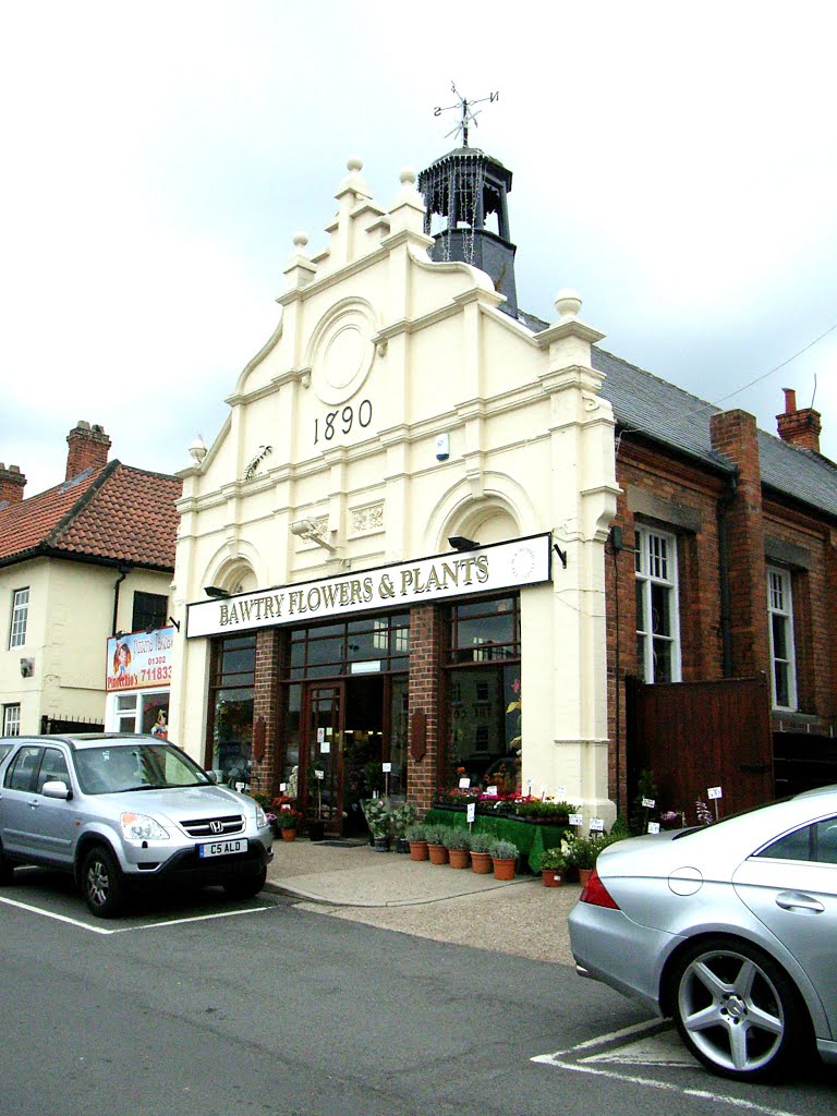 Old Town Hall, High Street by vonkarajan