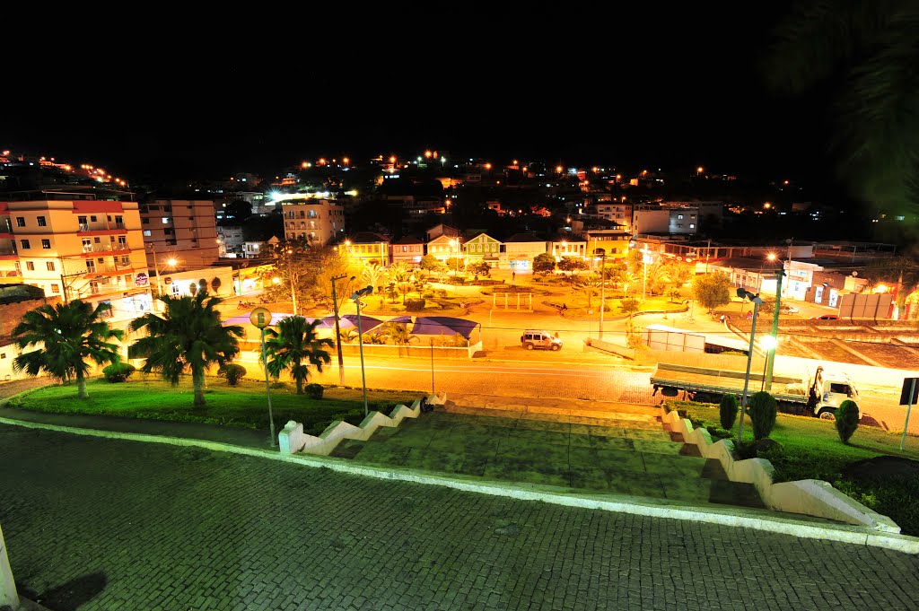 Praça Genserico N. de Oliveira á noite em Divino - 4 by sgtrangel