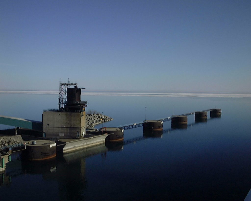 East Dock, Nanticoke ON by Guillaume Saindon