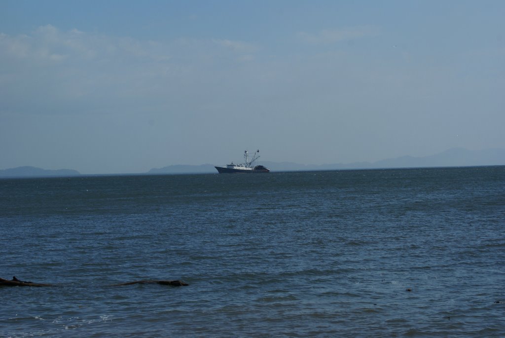 Vista hacia Playa Naranjo desde Puntarenas by Jorge Chinchilla