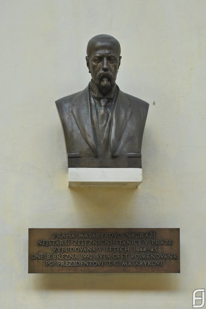 T.G.Masaryk Statue by Filip Jurovatý