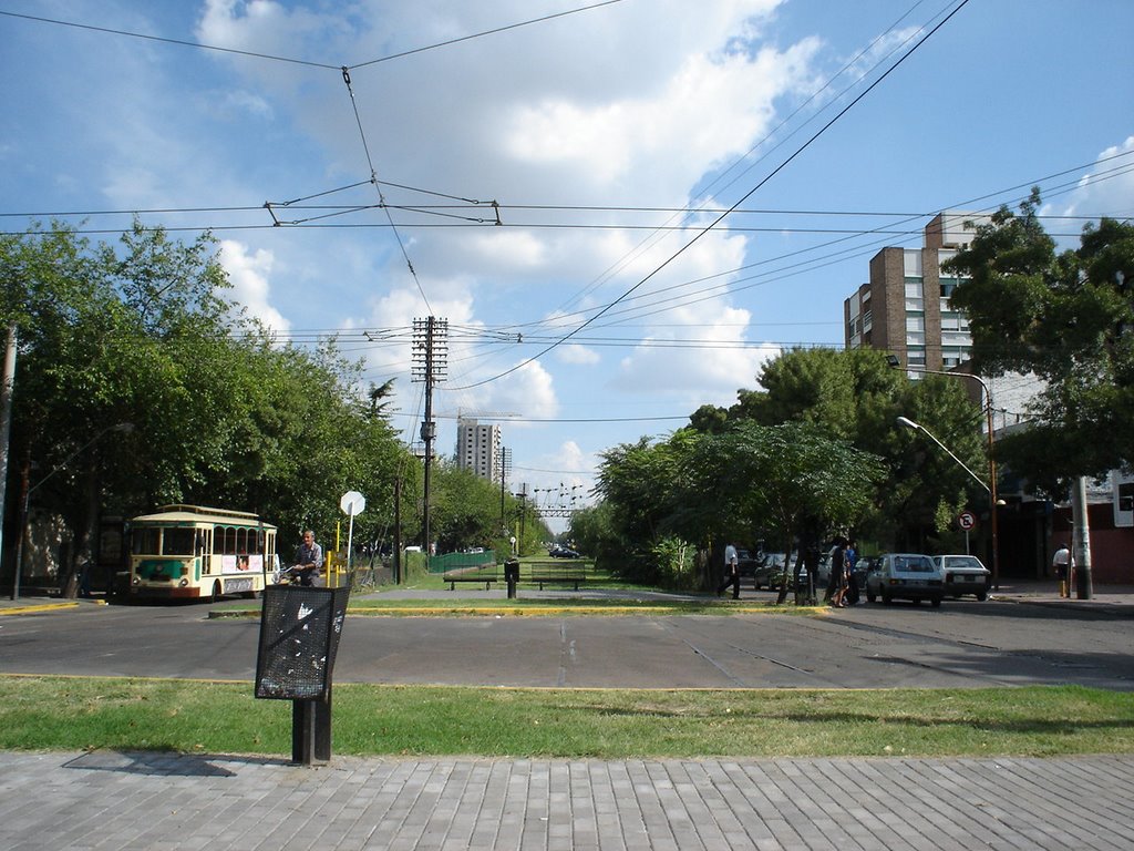 Al sur de la estacion de Mendoza by Juan Cruces