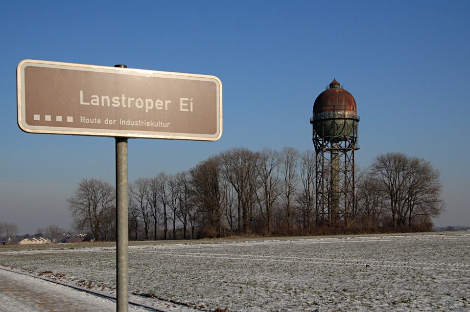 Lanstroper Ei by Christian J. Ruether