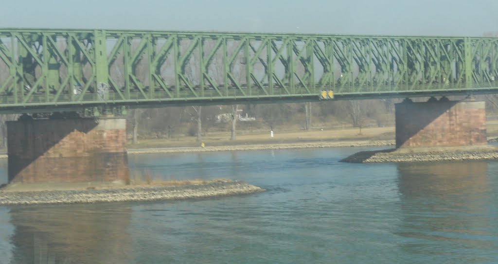 Bahnbrücke bei Mainz by Christoph Rohde