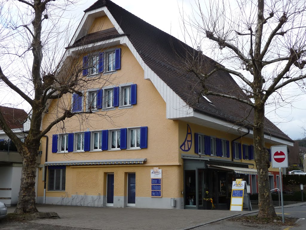 Stolzes Haus mit Bäckerei by bienenritter