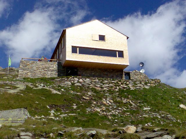 Olpererhütte (2389 m) by Florian V.