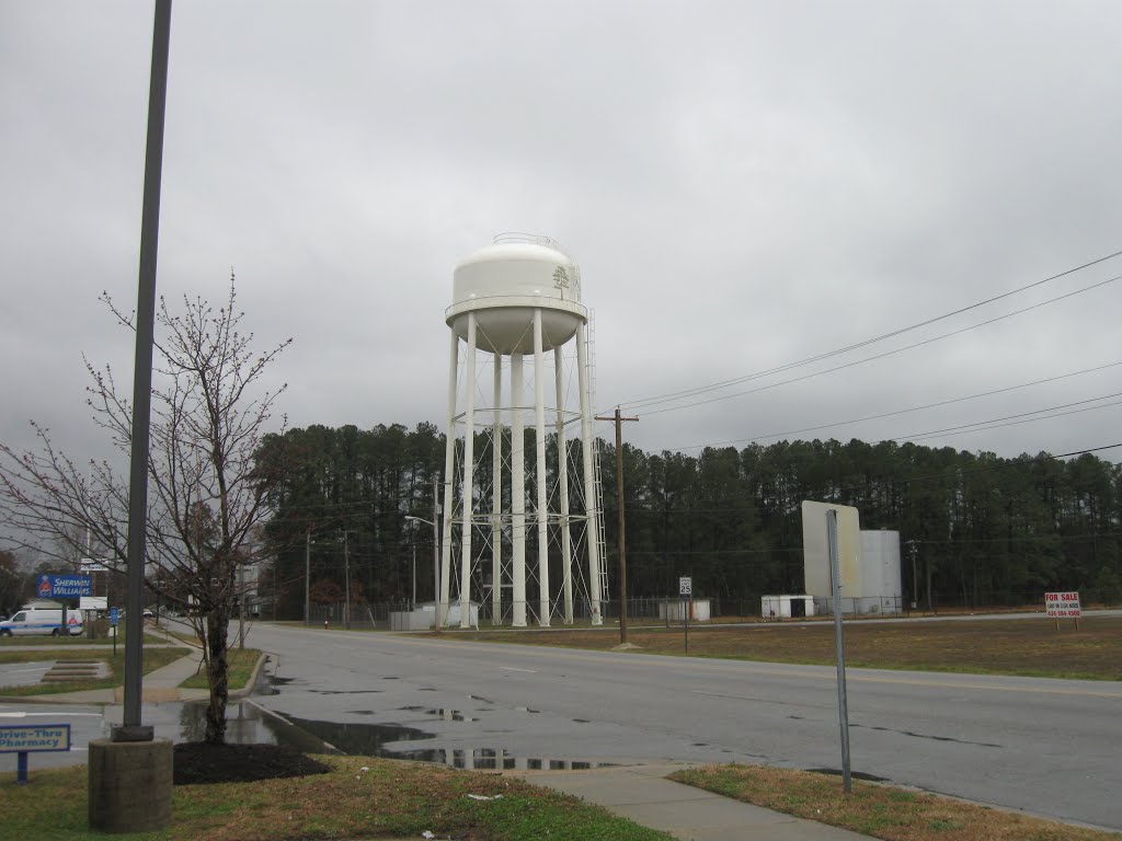 Water-tower in Franklin by mik757